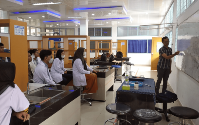Department of Chemistry Trains Laboratory Instrumentation Skills for Final Level Students to Improve Student Competence