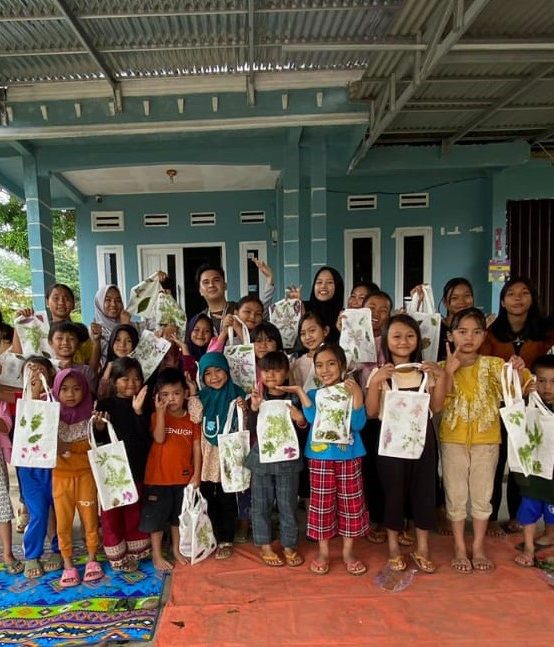 Ecoprint Training Enhances Children’s Creativity in Tapak Gedung Village
