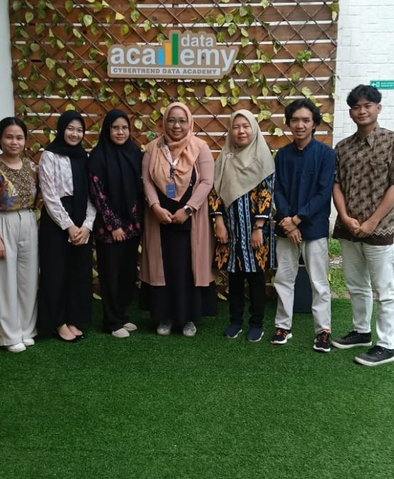 Reception of Internship Students from the Bachelor of Mathematics Study Program at Cybertrend Data Academy