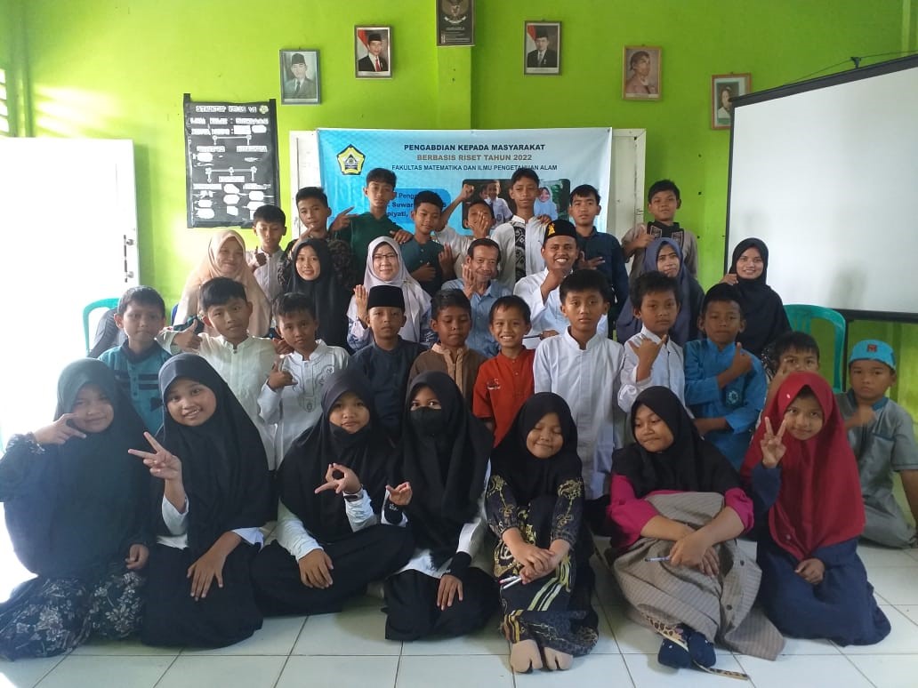 The Contribution of Physics Lecturers in The Hazard Mitigation of Tsunami Wave Amplification Due to the trap of Geometric Structure Bay of Sungai Serut for the School Community of SDIT Nurul Fikri, Bengkulu City The Contribution of Physics Lecturers in The Hazard Mitigation of Tsunami Wave Amplification Due to the trap of Geometric Structure Bay of Sungai Serut for the School Community of SDIT Nurul Fikri, Bengkulu City