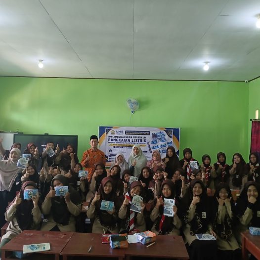 Collaborating for Educational Innovation: UNIB Physics Study Program Community Service Team Introduces AI- and Hardware-Based Electrical Circuit Laboratory Learning Media