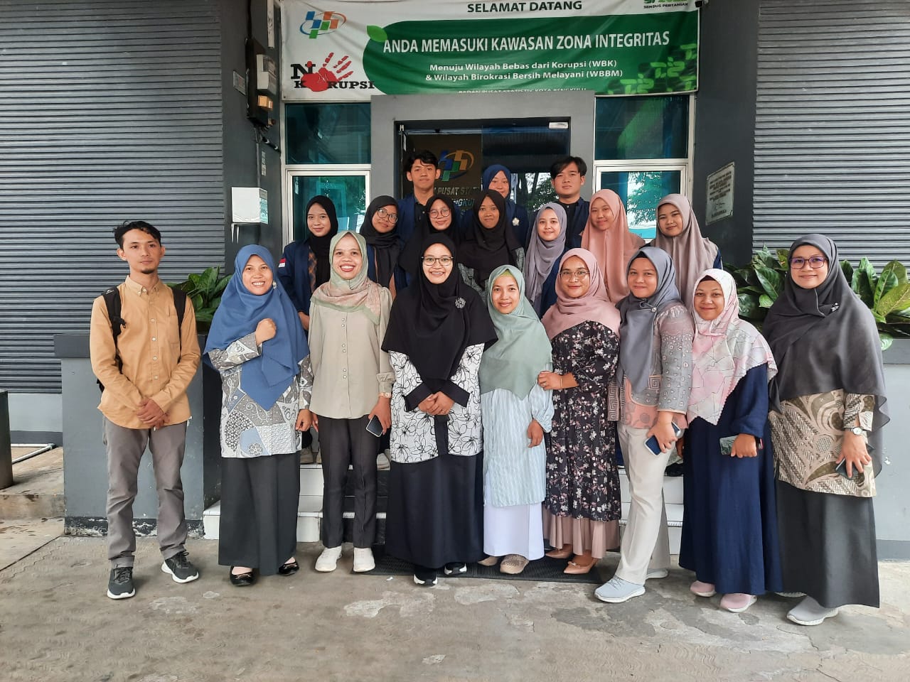 The withdrawal of internship students from the Statistics Agency of Bengkulu (BPS Kota Bengkulu) and the Communication and Informatics Agency of Bengkulu Province The withdrawal of internship students from the Statistics Agency of Bengkulu (BPS Kota Bengkulu) and the Communication and Informatics Agency of Bengkulu Province