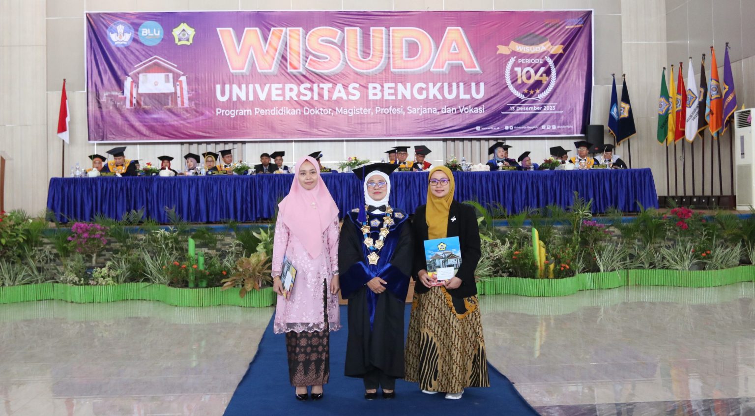 The rector of Bengkulu University, Dr. Retno Agustina Ekaputri, welcomed the return of the new Statistics doctoral graduate, Dr. Idhia Sriliana, S.Si., M.Si., from the Sepuluh November Institute of Technology, Surabaya. The rector of Bengkulu University, Dr. Retno Agustina Ekaputri, welcomed the return of the new Statistics doctoral graduate, Dr. Idhia Sriliana, S.Si., M.Si., from the Sepuluh November Institute of Technology, Surabaya.