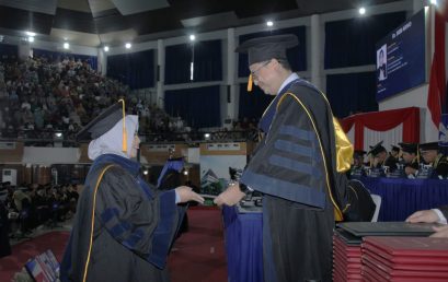 The rector of Bengkulu University, Dr. Retno Agustina Ekaputri, welcomed the new Statistics doctoral graduate, Dr. Etis Sunandi, S.Si., from IPB University