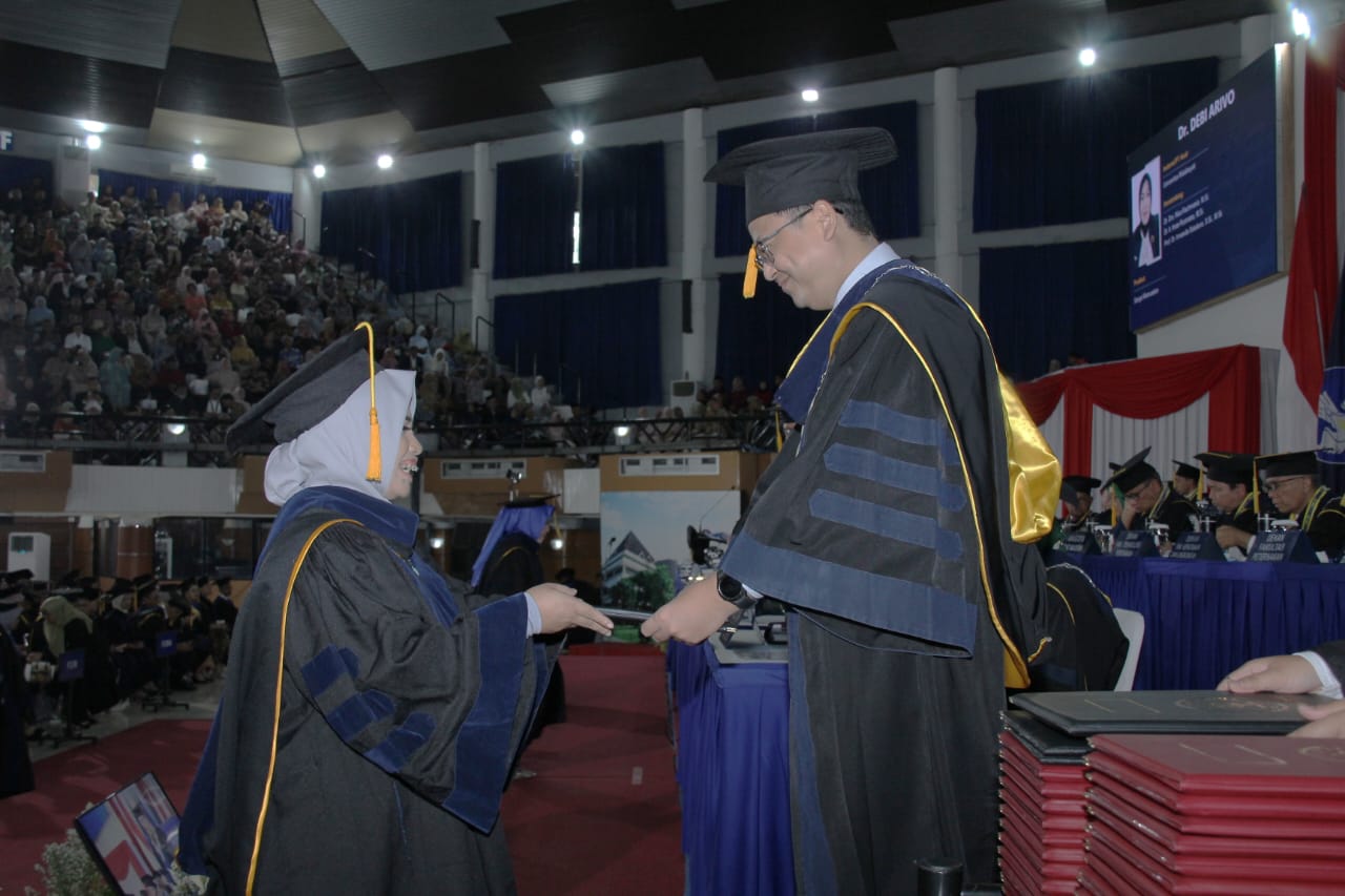 The rector of Bengkulu University, Dr. Retno Agustina Ekaputri, welcomed the new Statistics doctoral graduate, Dr. Etis Sunandi, S.Si., from IPB University The rector of Bengkulu University, Dr. Retno Agustina Ekaputri, welcomed the new Statistics doctoral graduate, Dr. Etis Sunandi, S.Si., from IPB University