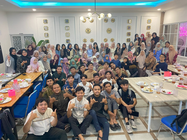 Iftar Gathering of HIMASTA and the Undergraduate Statistics Program Held in a Warm and Family-Like Atmosphere / Buka Bersama HIMASTA dan Prodi S1 Statistika Berlangsung Penuh Kekeluargaan Iftar Gathering of HIMASTA and the Undergraduate Statistics Program Held in a Warm and Family-Like Atmosphere / Buka Bersama HIMASTA dan Prodi S1 Statistika Berlangsung Penuh Kekeluargaan