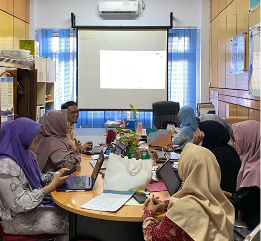 Scientific Discussion of the Bachelor’s Program in Statistics: “Probabilistic Population Projection Using Bayesian Hierarchical Model” / Diskusi Ilmiah Prodi S1 Statistika: “Probabilistic Population Projection Using Bayesian Hierarchical Model” Scientific Discussion of the Bachelor’s Program in Statistics: “Probabilistic Population Projection Using Bayesian Hierarchical Model” / Diskusi Ilmiah Prodi S1 Statistika: “Probabilistic Population Projection Using Bayesian Hierarchical Model”