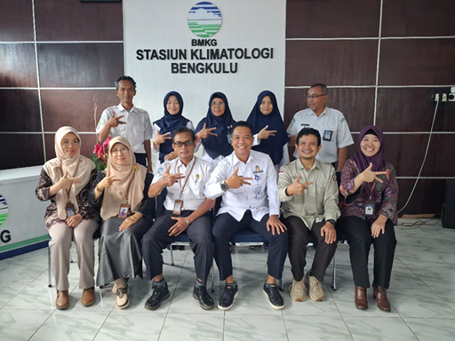 Strengthening Academic Synergy, Coordinator of the Undergraduate Statistics Program at UNIB Attends Monitoring and Evaluation of FMIPA–BMKG Collaboration/ Tingkatkan Sinergi Akademik, Koordinator Prodi S1 Statistika UNIB Hadiri Monev Kerjasama FMIPA dan BMKG