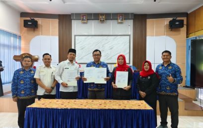 Dean of FMIPA Universitas Bengkulu Signs Cooperation Agreements with the Bengkulu Provincial Office of Communication, Informatics, and Statistics and the Central Bengkulu Regency Office of Community and Village Empowerment/ Dekan FMIPA Universitas Bengkulu Tandatangani PKS dengan Diskominfotik Provinsi Bengkulu dan Dinas PMD Kabupaten Bengkulu Tengah