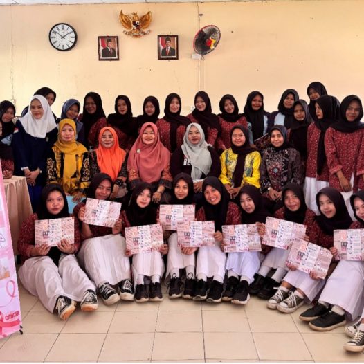 Edukasi dan Pelatihan SADARI: Cegah Kanker Payudara Sejak Dini di SMAN 5 Seluma