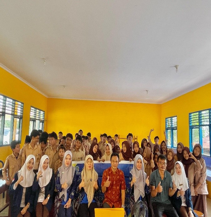 Edukasi Remaja Sayangi Ginjal Sebagai Upaya Preventif Kejadian Gagal Ginjal pada Remaja di SMPN 21 Bengkulu Tengah oleh Tim Pengabdian Masyarakat Dosen Prodi D3 Keperawatan Universitas Bengkulu Edukasi Remaja Sayangi Ginjal Sebagai Upaya Preventif Kejadian Gagal Ginjal pada Remaja di SMPN 21 Bengkulu Tengah oleh Tim Pengabdian Masyarakat Dosen Prodi D3 Keperawatan Universitas Bengkulu
