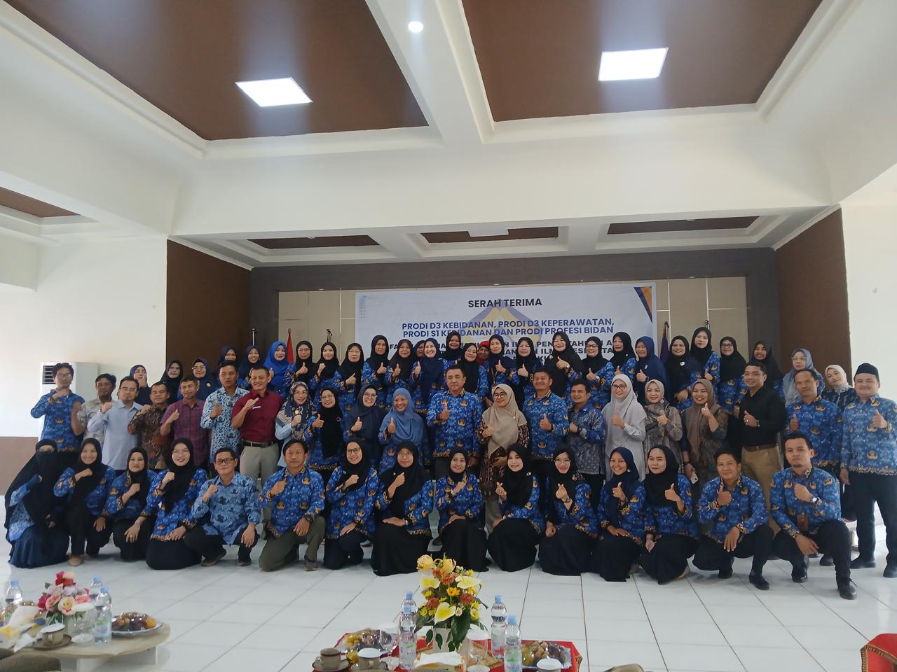 Serah Terima Program Studi D3 Keperawatan, D3 Kebidanan, dan S1 Kebidanan dari FMIPA ke FKIK Universitas Bengkulu Serah Terima Program Studi D3 Keperawatan, D3 Kebidanan, dan S1 Kebidanan dari FMIPA ke FKIK Universitas Bengkulu