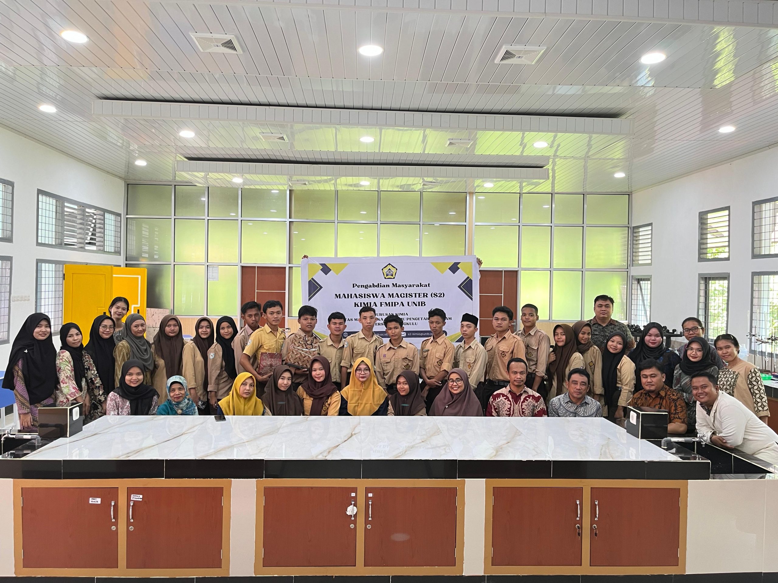 PRODI MAGISTER S2-KIMIA FMIPA UNIB KEMBALI MENGADAKAN PENDAMPINGAN PRAKTIKUM KIMIA KELAS IPA X DAN XI MADRASAH ALIYAH AL-KARIIM BENGKULU TENGAH PRODI MAGISTER S2-KIMIA FMIPA UNIB KEMBALI MENGADAKAN PENDAMPINGAN PRAKTIKUM KIMIA KELAS IPA X DAN XI MADRASAH ALIYAH AL-KARIIM BENGKULU TENGAH