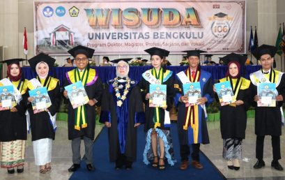 Elisabeth Evelin Karuna, M. Stat., Receives Top Graduate Award at Bengkulu University’s Master’s Graduation
