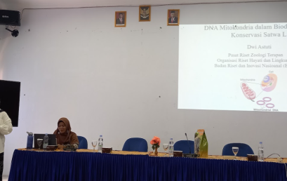 Dr. Dwi Astuti, M.Sc as one of the ornithologist experts from the National Research and Innovation Agency (BRIN) gave a general lecture at the Biology Department, FMIPA UNIB