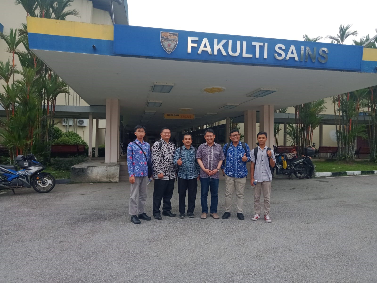 The Lecturer and Student Mobilities Program of Biology Department Visited QS.100 University (Universiti Malaya) The Lecturer and Student Mobilities Program of Biology Department Visited QS.100 University (Universiti Malaya)