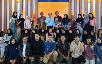 Visiting Professor from University of Malaya, Prof. Dr. Rosli Bin Ramli talked about “Conservation of Biology” Course  in  the Biology Visiting Class