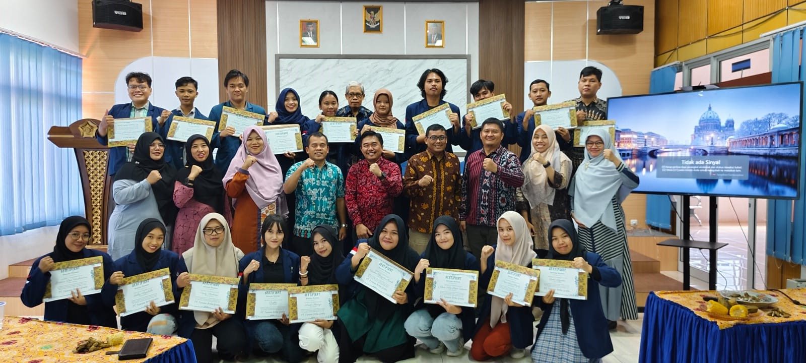 Students of Biology Department of FMIPA UNIB Received Scholarships From PT Yuwana Artha Graha, Surabaya. Students of Biology Department of FMIPA UNIB Received Scholarships From PT Yuwana Artha Graha, Surabaya.