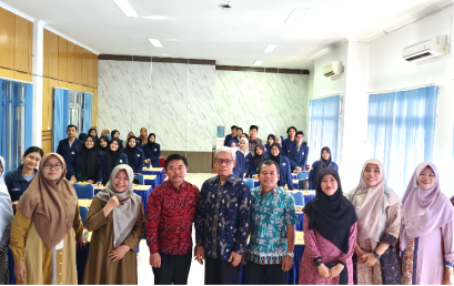 Dr. ir. Dr. Yuwono Budi Pratiknyo S.T., M.T talked about the Environmental Crisis at the General Lecture of Biology Department, FMIPA UNIB.