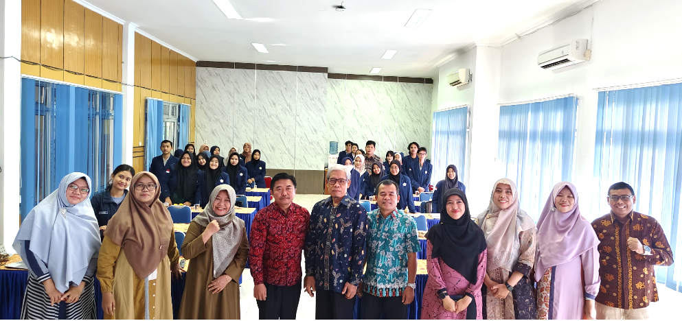 Dr. ir. Dr. Yuwono Budi Pratiknyo S.T., M.T talked about the Environmental Crisis at the General Lecture of Biology Department, FMIPA UNIB. Dr. ir. Dr. Yuwono Budi Pratiknyo S.T., M.T talked about the Environmental Crisis at the General Lecture of Biology Department, FMIPA UNIB.