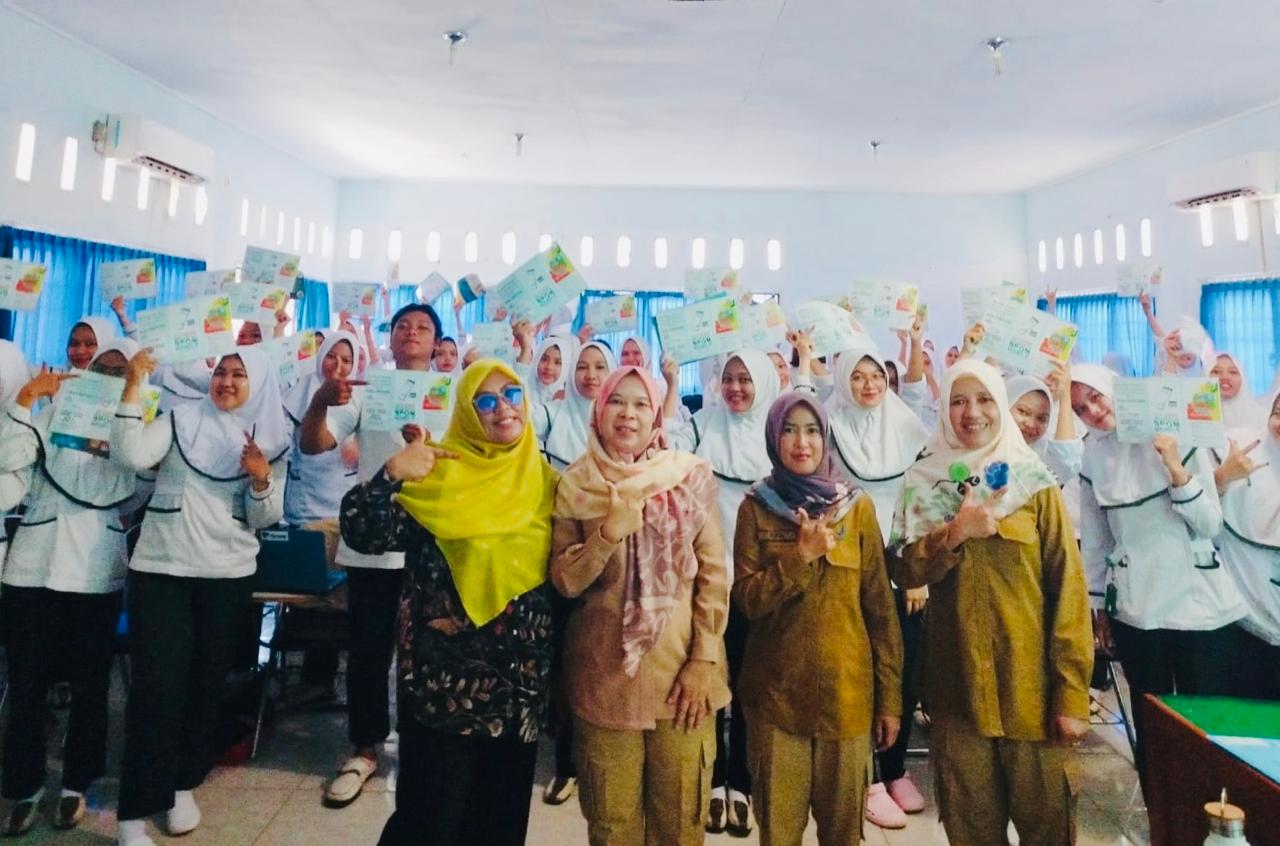 Praktisi Mengajar dengan Tema “Regulasi dan Perizinan Komoditi Obat dan Makanan” Praktisi Mengajar dengan Tema “Regulasi dan Perizinan Komoditi Obat dan Makanan”
