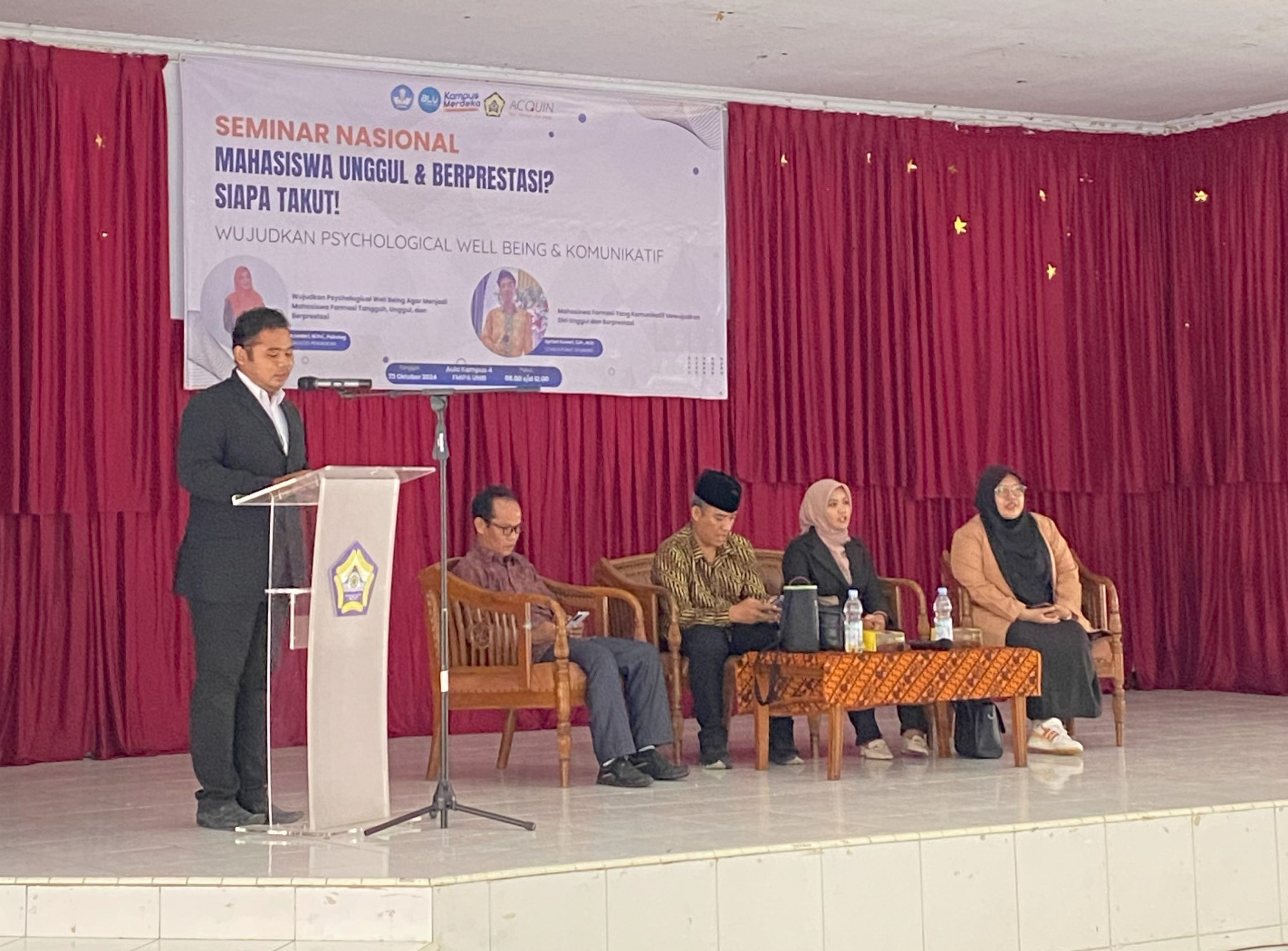 Seminar Nasional dengan Tema “Mahasiswa Unggul & Berprestasi? Siapa Takut! Wujudkan Psychological Well-Being & Komunikatif” Seminar Nasional dengan Tema “Mahasiswa Unggul & Berprestasi? Siapa Takut! Wujudkan Psychological Well-Being & Komunikatif”