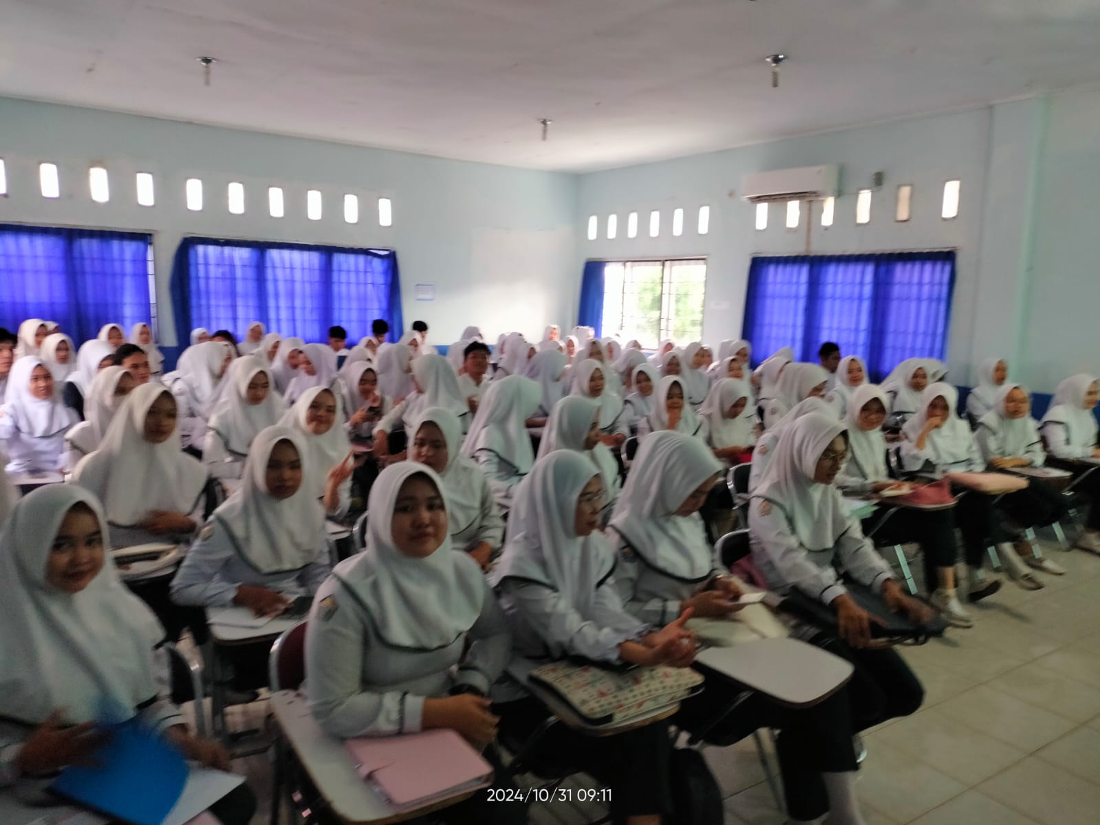 Kuliah Praktisi dengan Tema “Statistika dalam Bidang Kesehatan” Kuliah Praktisi dengan Tema “Statistika dalam Bidang Kesehatan”