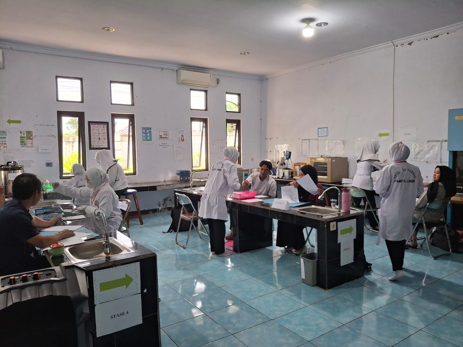 Uji Kompetensi Metode OSCE pada Mahasiswa Tingkat 1 dan 2 di Prodi D3 Farmasi Universitas Bengkulu Uji Kompetensi Metode OSCE pada Mahasiswa Tingkat 1 dan 2 di Prodi D3 Farmasi Universitas Bengkulu